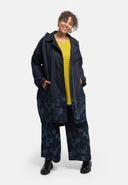 "Nila" mantel – donker denim, capuchon
