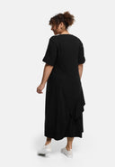 'Valeria' mekko – laskeutuva, moderni & naisellinen