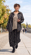 <h4><em><strong>ELEGANT & CHIC</strong></em></h4><h1><strong>NIEUW<br/>KARENA</strong></h1>