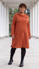 <h4><em><strong>NIEUW: LOVA</strong></em></h4><h1><strong>DE JURK<br/>VOOR NU</strong></h1>